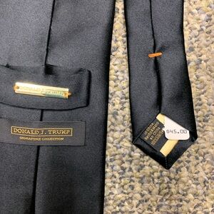 Donald J. Trump Signature Collection Black Tie